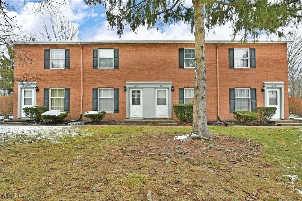 723 Lakeview Drive, Cortland, OH 44410