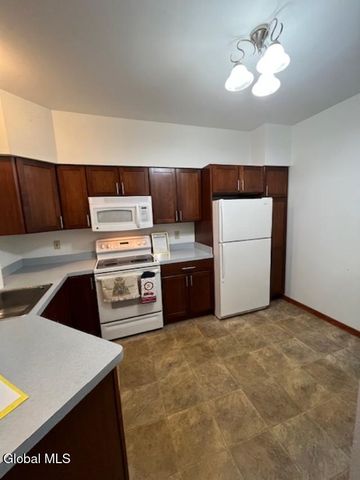 4004 S Foxwood Drive S, Clifton Park, NY 12065
