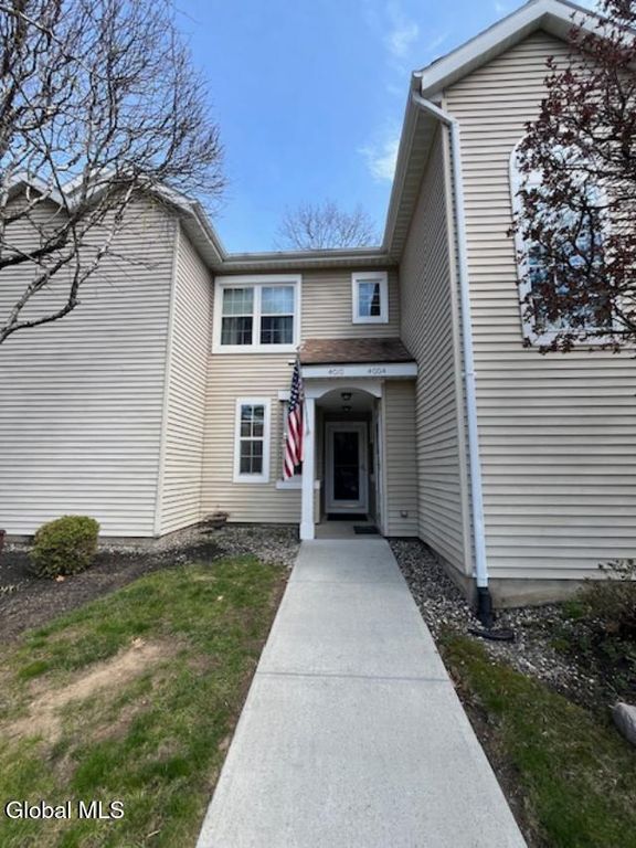 4004 S Foxwood Drive S, Clifton Park, NY 12065