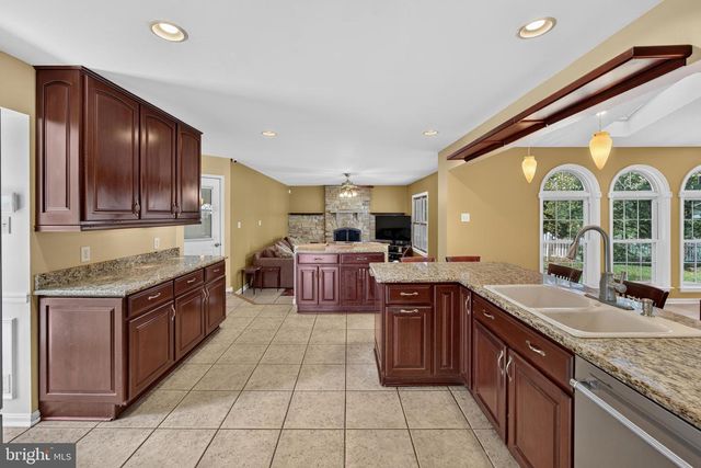 1058 CAREN DR, Sykesville, MD 21784