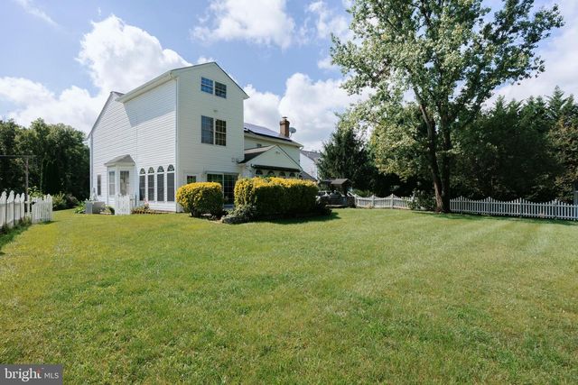 1058 CAREN DR, Sykesville, MD 21784