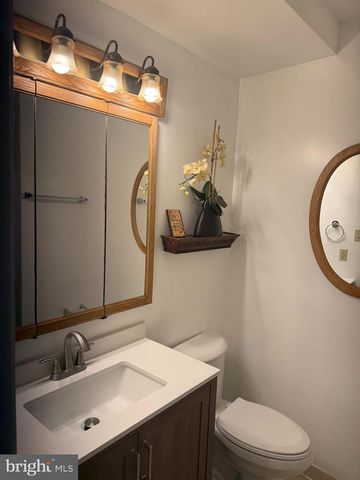 18 HUNTERS GATE CT, Silver Spring, MD 20904