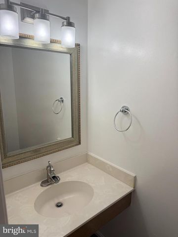 18 HUNTERS GATE CT, Silver Spring, MD 20904