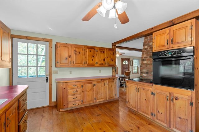 362 Snows Pond Rd, Rochester, MA 02770