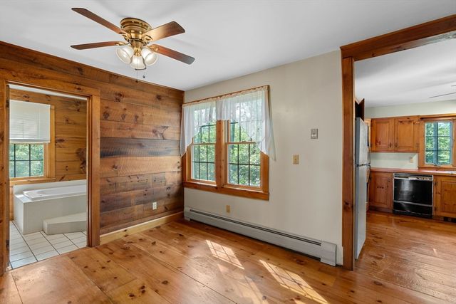 362 Snows Pond Rd, Rochester, MA 02770