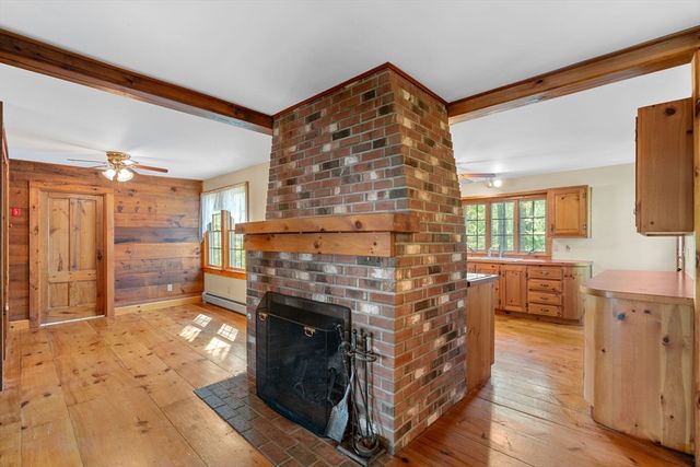 362 Snows Pond Rd, Rochester, MA 02770