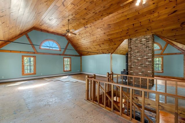 362 Snows Pond Rd, Rochester, MA 02770