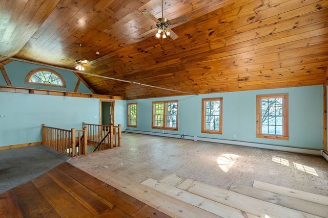 362 Snows Pond Rd, Rochester, MA 02770