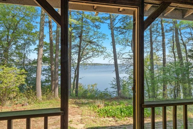 362 Snows Pond Rd, Rochester, MA 02770