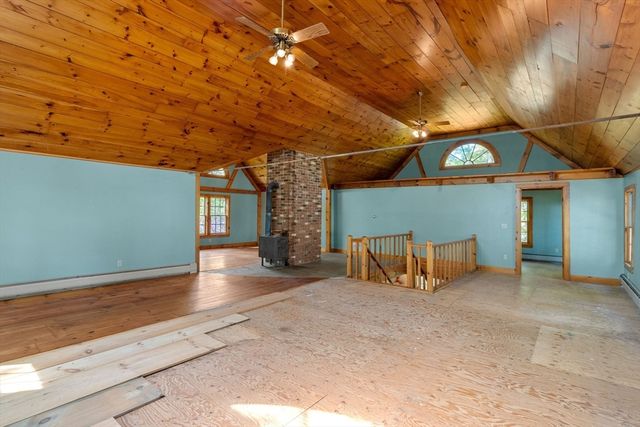 362 Snows Pond Rd, Rochester, MA 02770