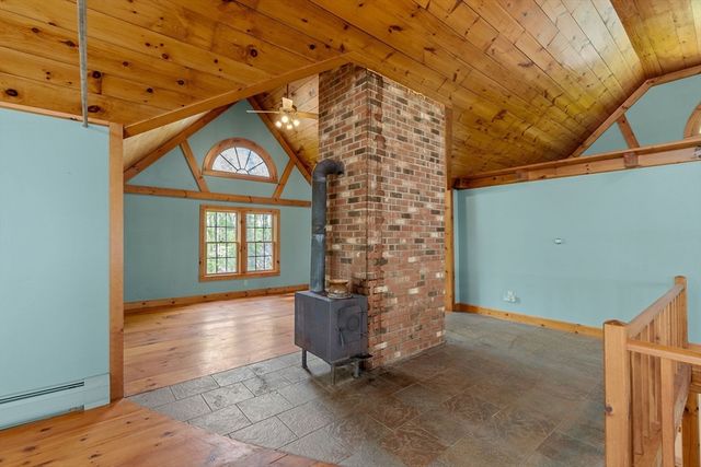 362 Snows Pond Rd, Rochester, MA 02770