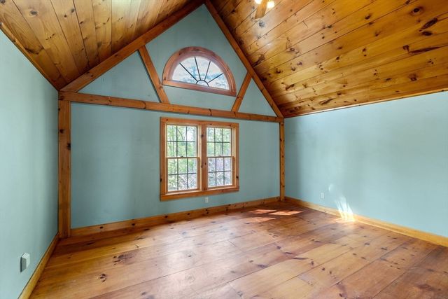 362 Snows Pond Rd, Rochester, MA 02770
