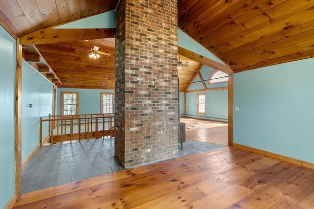 362 Snows Pond Rd, Rochester, MA 02770