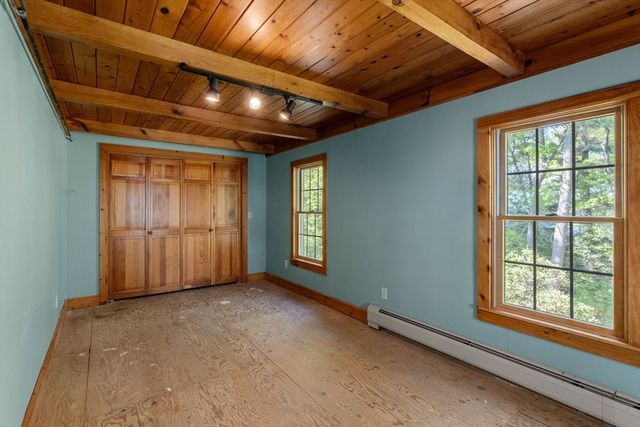 362 Snows Pond Rd, Rochester, MA 02770
