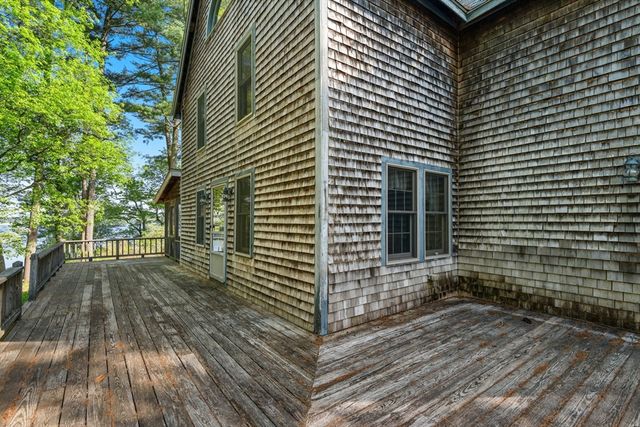362 Snows Pond Rd, Rochester, MA 02770