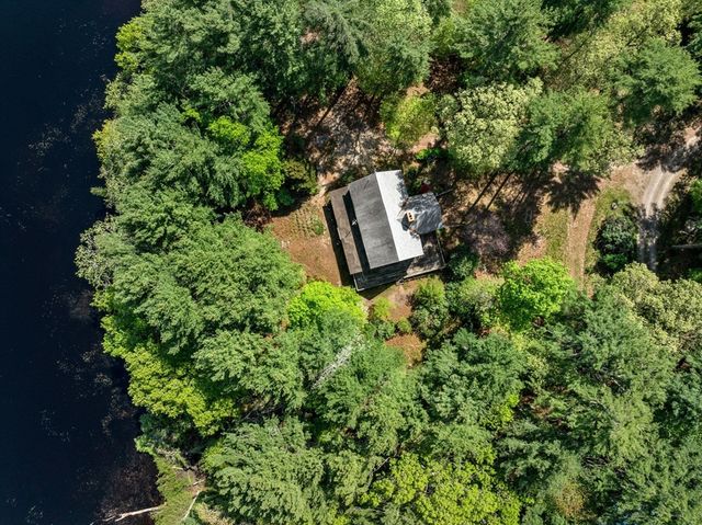 362 Snows Pond Rd, Rochester, MA 02770