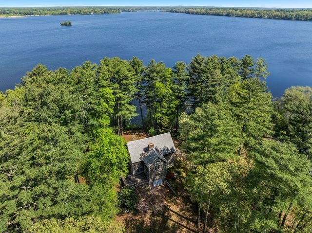 362 Snows Pond Rd, Rochester, MA 02770