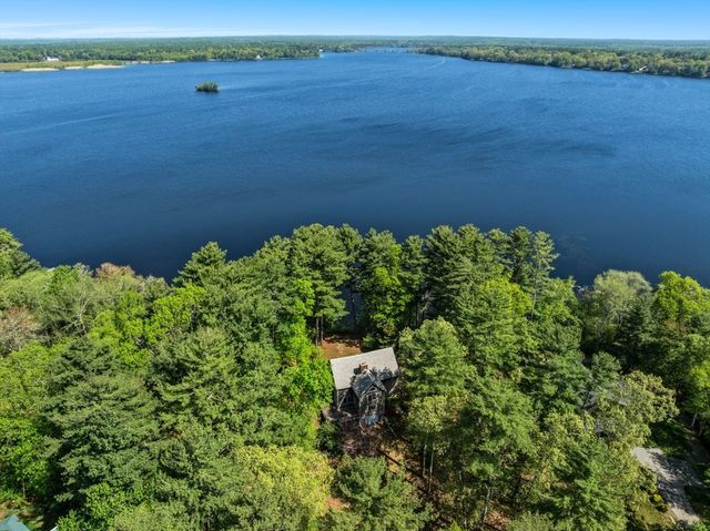 362 Snows Pond Rd, Rochester, MA 02770