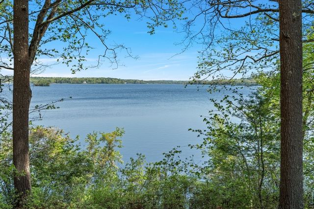 362 Snows Pond Rd, Rochester, MA 02770