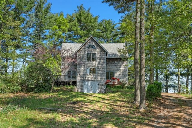 362 Snows Pond Rd, Rochester, MA 02770