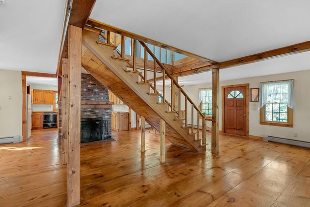 362 Snows Pond Rd, Rochester, MA 02770
