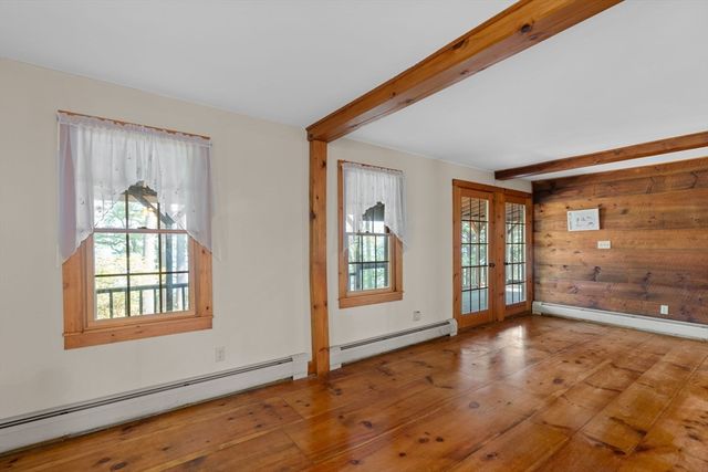 362 Snows Pond Rd, Rochester, MA 02770