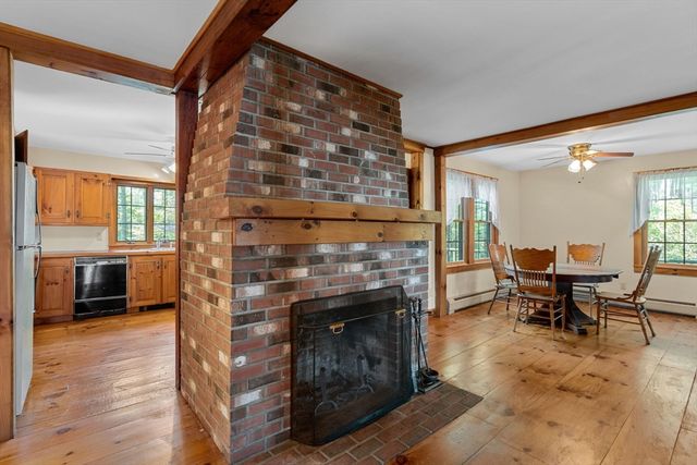 362 Snows Pond Rd, Rochester, MA 02770