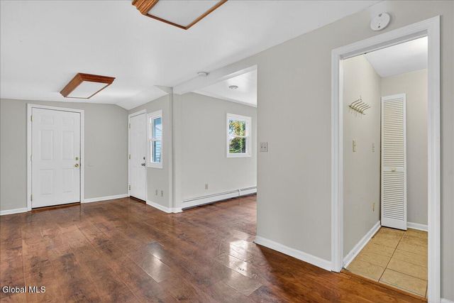 9 Vics Court, Colonie, NY 12205