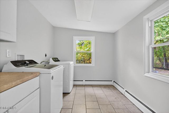 9 Vics Court, Colonie, NY 12205