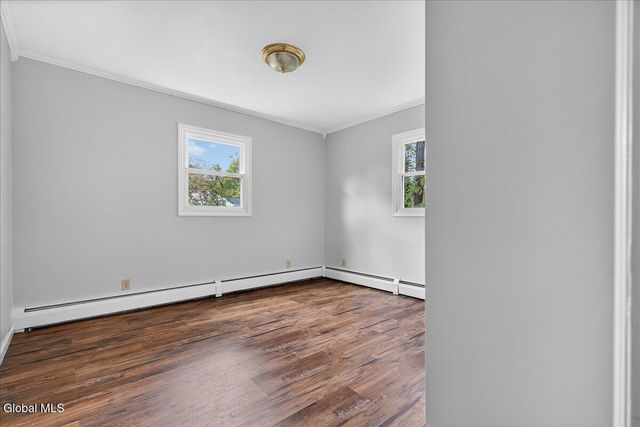 9 Vics Court, Colonie, NY 12205