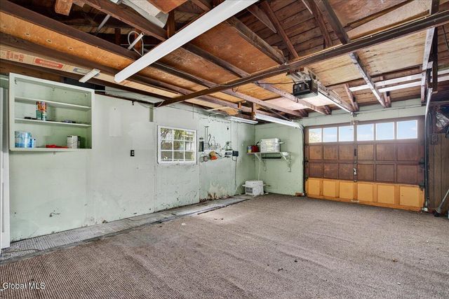 9 Vics Court, Colonie, NY 12205