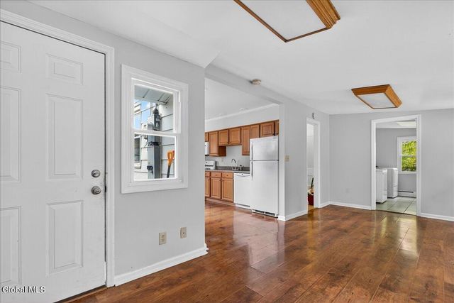 9 Vics Court, Colonie, NY 12205