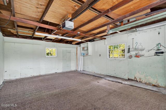 9 Vics Court, Colonie, NY 12205