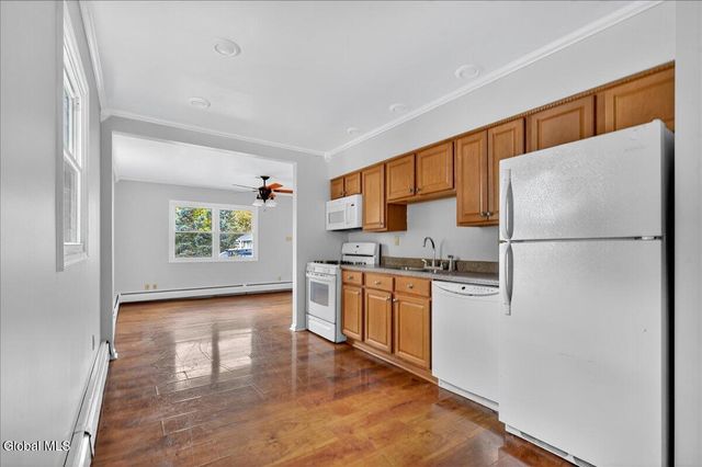 9 Vics Court, Colonie, NY 12205