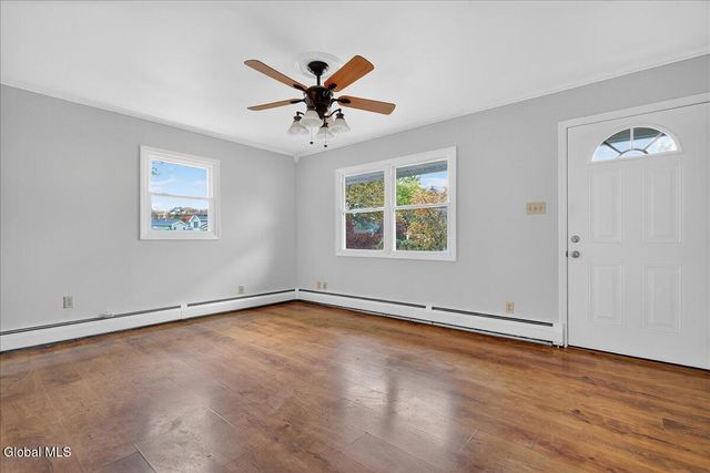 9 Vics Court, Colonie, NY 12205