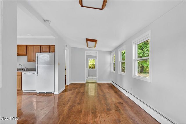 9 Vics Court, Colonie, NY 12205