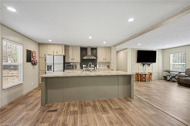 1385 Foxburrow Road, Asheboro, NC 27205