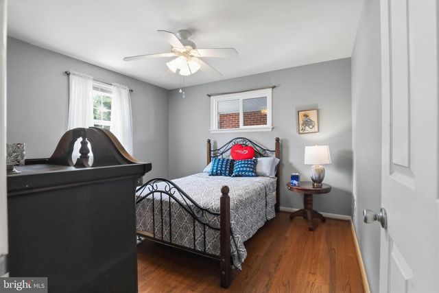 4 EDGEHILL DR, Lancaster, PA 17603