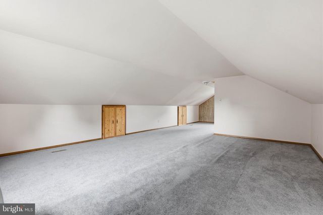 4 EDGEHILL DR, Lancaster, PA 17603