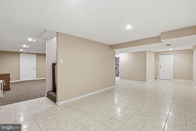 4 EDGEHILL DR, Lancaster, PA 17603
