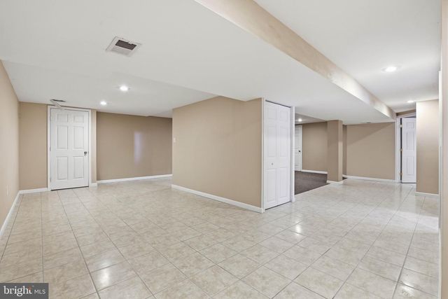 4 EDGEHILL DR, Lancaster, PA 17603