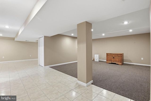 4 EDGEHILL DR, Lancaster, PA 17603