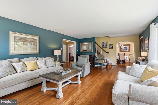 4 EDGEHILL DR, Lancaster, PA 17603