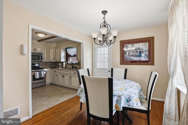 4 EDGEHILL DR, Lancaster, PA 17603