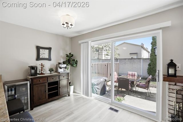 1878 Newporte Court, Royal Oak, MI 48073