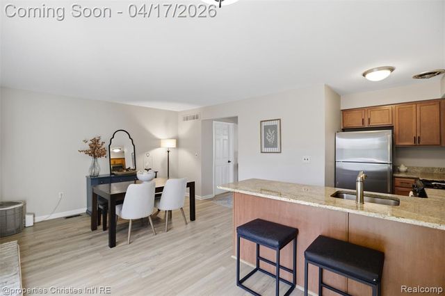 1878 Newporte Court, Royal Oak, MI 48073
