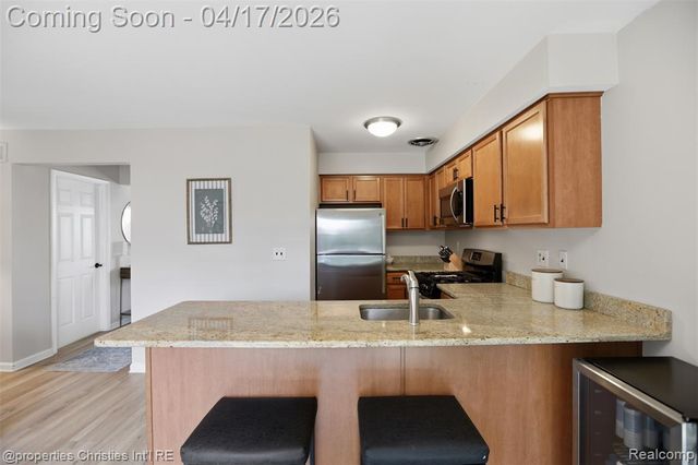 1878 Newporte Court, Royal Oak, MI 48073