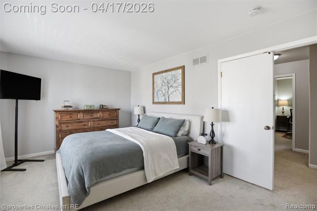 1878 Newporte Court, Royal Oak, MI 48073
