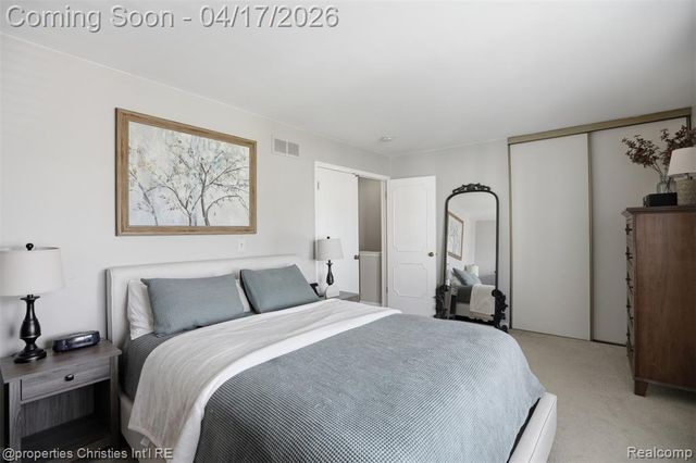 1878 Newporte Court, Royal Oak, MI 48073