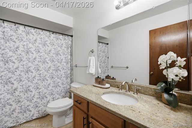 1878 Newporte Court, Royal Oak, MI 48073